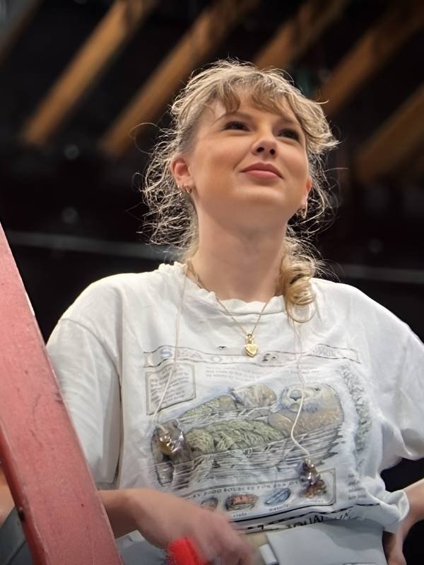 Taylor Swift Sea Otter Monterey Bay Aquarium Shirt