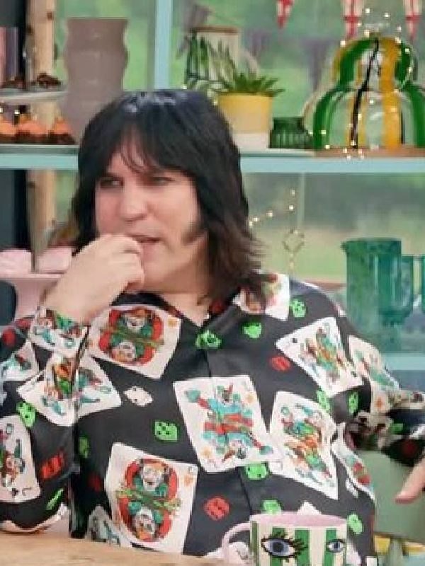 The Great British Bake Off S16 Noel Fielding Joker Card Dice Black Shirt (1)