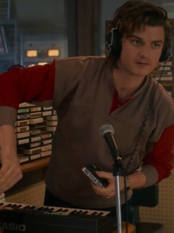 Stranger Things S05 Joe Keery Henley Sweater