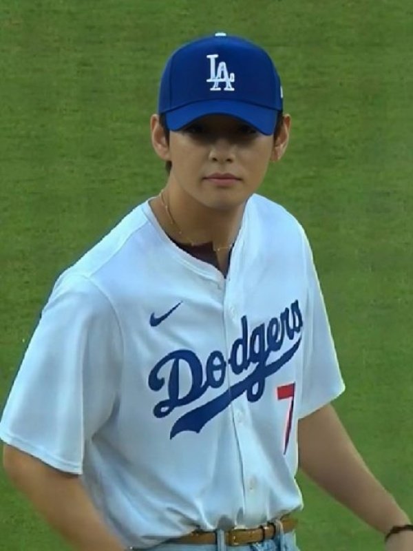 BTS The Return Kim Taehyung White Jersey