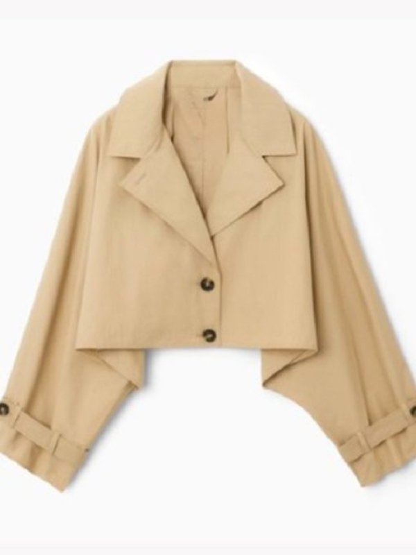 XO Kitty S03 Lara Jean Covey Cropped Trench Coat